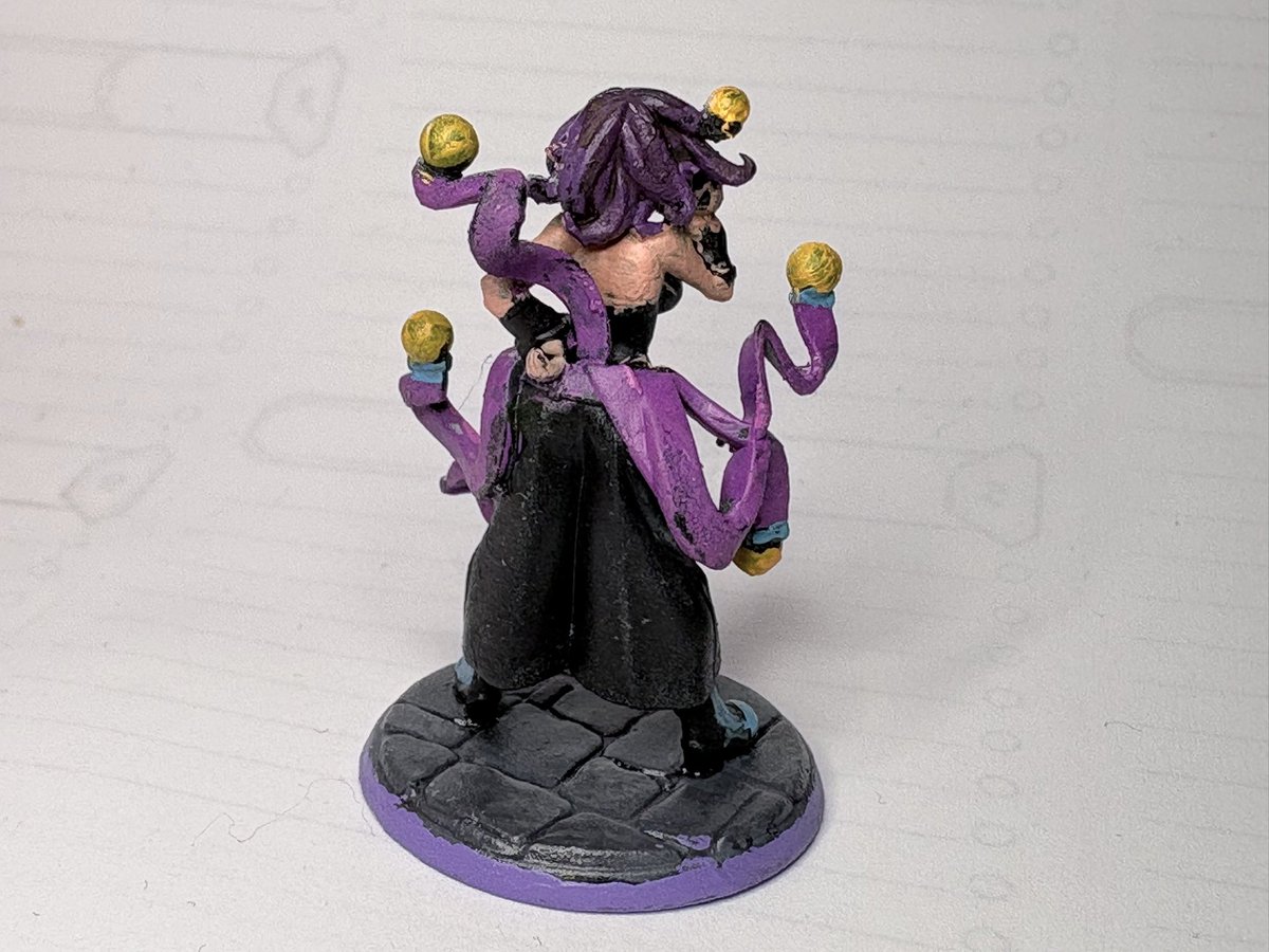 HowToBen's tweet photo. Met up with @NewGamePlusUltr for some mini painting, so I painted her girl Baeholder
Model by @twingoddessmini 

#dungeonsanddragons #beholder #paintingminis #Minipainting https://t.co/1wgQcVQX0G