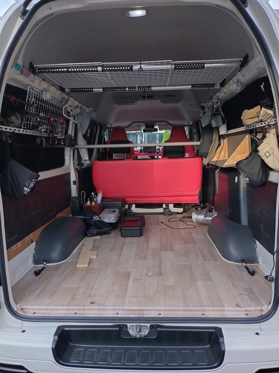 そろそろ、全部外して車検の、準備しょうかな

#ハイエース　#車検