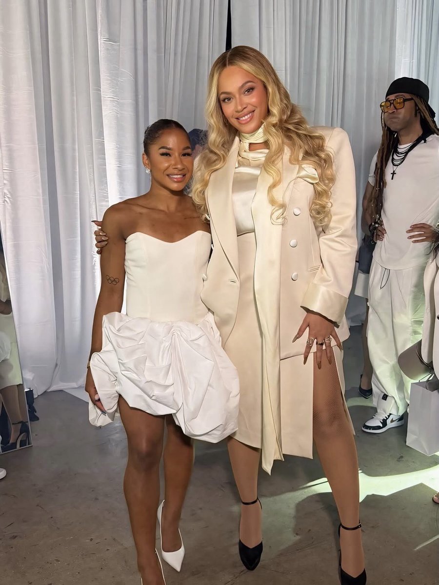 ѕσℓαηgє 🐝 tweet media