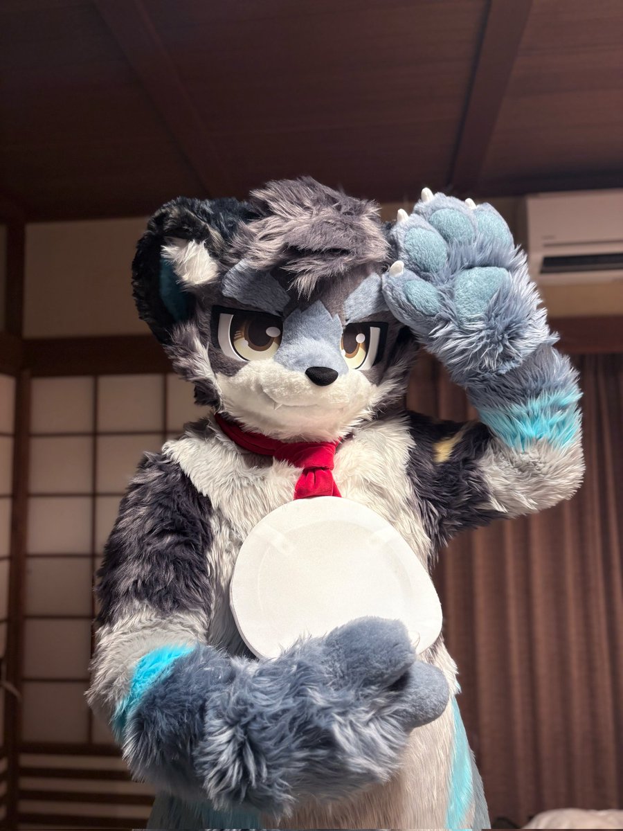 #FursuitFriday 

みんな仕事頑張ってきてくれよな！！