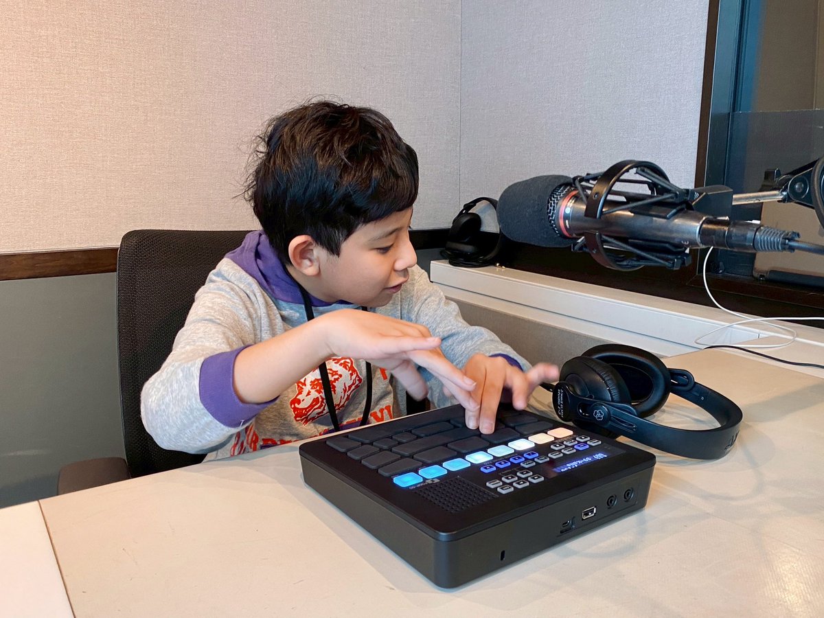 SUNNYVIBES813's tweet image. この後は…🪞THE MIRROR🪞
SNSでのシンセサイザーや
フィンガードラムの演奏が話題！✨

北海道の中学生・ #小山内湊琉 さんが
登場！

スタジオでの生演奏も…！？

📻radiko.jp/share/?t=20260…

#サニー813 #jwave