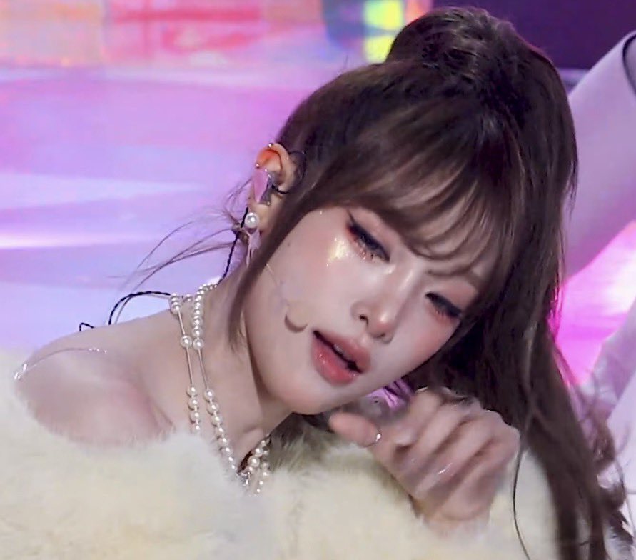 imkodukk's tweet photo. 아니 캐치캐치 직캠 보다가 하이라이터가 너무 시강이라 냅다 캡쳐했어요 정보 시급한데 이거; https://t.co/mIg8N81k3n