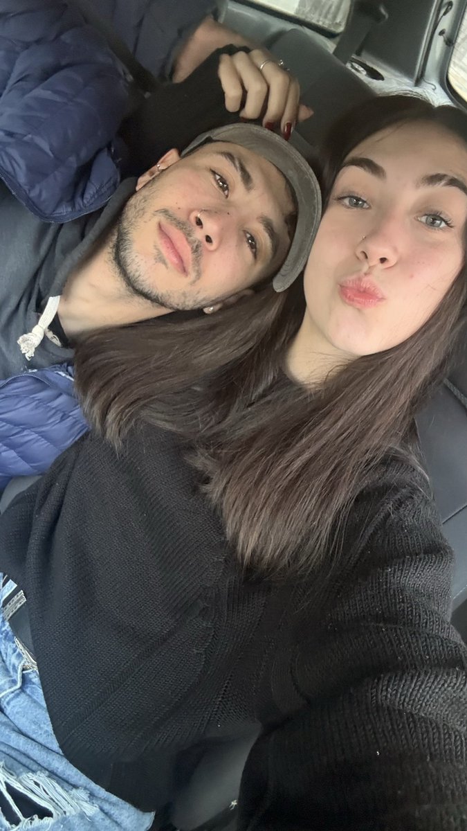 Que pedazo de mujer tengo conmigo ❤️
Mujer que resuelve
Mujer que propone
Mujer que crea 
Mujer que ama 
Mujer fuerte