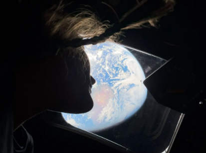 pluto1327572's tweet photo. Iphone new bragging right #iphon #moon #samsung https://t.co/OL2J4y88xb