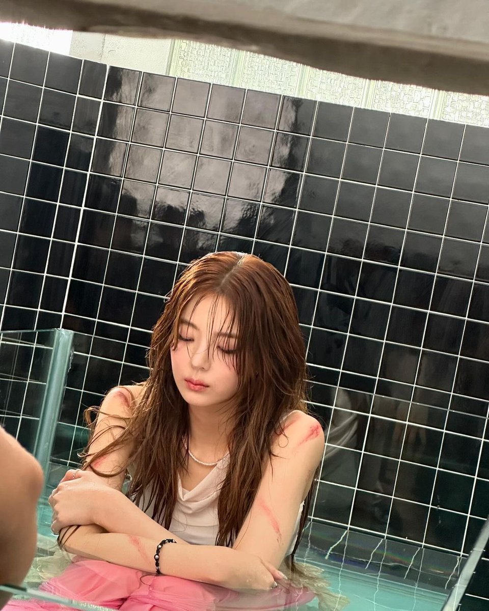 Jisuochoi's tweet photo. The fun Imaginary Friend shooting. https://t.co/fZUKKXo35R