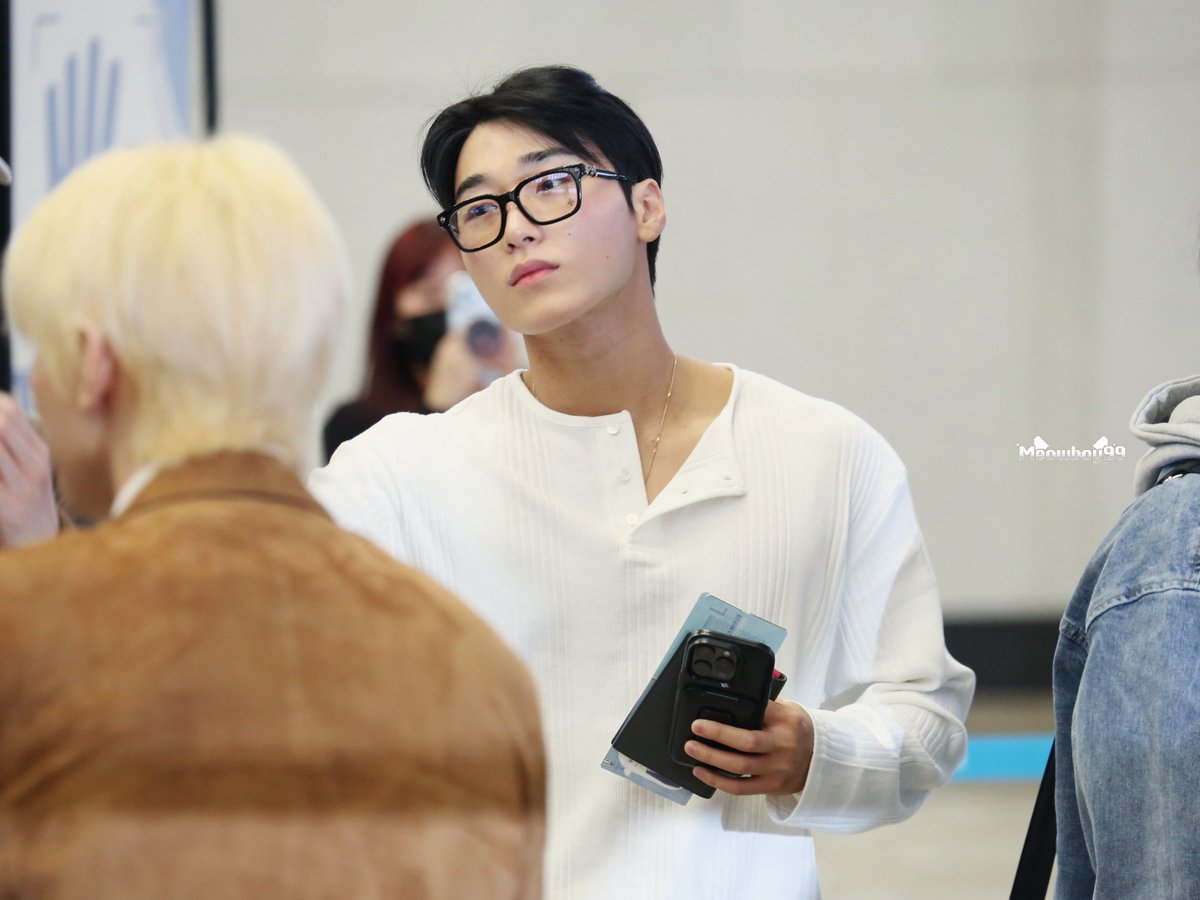 260410 출국
💝
#에이티즈 #ATEEZ #산 #최산 #SAN