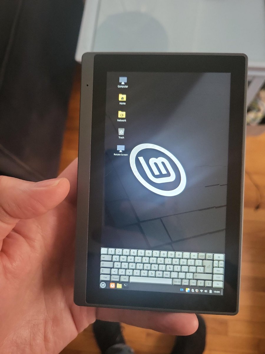 dan__brummitt's tweet photo. The keyboard works great, and the touchscreen UI/UX is pretty solid now. It actually functions like a regular smartphone but with way more features.

#LinuxMint @linuxfoundation @linuxtoday https://t.co/sXxc1imhPE