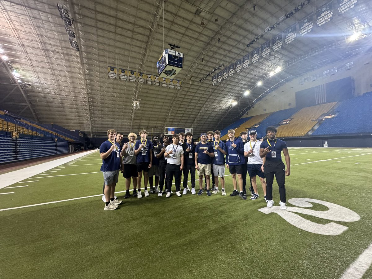JDGillum22's tweet photo. Great day at ETSU! 📈📈 Jn3:16 @Coach_heals @k_sevrey  @codymiller_etsu  @jaxon_rose8  @QBHitList @Hunter_DeNote @MaverickAD1 @CoachTLambert @mosesk225 @CSmithScout  @CharlesPower @SWiltfong_ @AdamGorney1 https://t.co/NJWPRQ9LVY