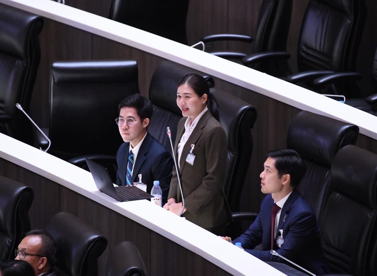 Nahmjirapornfan's tweet photo. 9 เมษายน 2569
จิราพร สินธุไพร สส.ร้อยเอ็ด เขต 5
ร่วมอภิปรายในการแถลงนโยบายของรัฐบาลต่อรัฐสภาในประเด็นด้านการศึกษา

📌 การประชุมร่วมกันของรัฐสภา ครั้งที่ 1 สมัยสามัญประจำปีครั้งที่หนึ่ง
🏛️ ณ ห้องประชุมสภาผู้แทนราษฎร

#สสน้ำ #จิราพรสินธุไพร #ร้อยเอ็ดเขต5 #พรรคเพื่อไทย https://t.co/sbbzN2vKAB