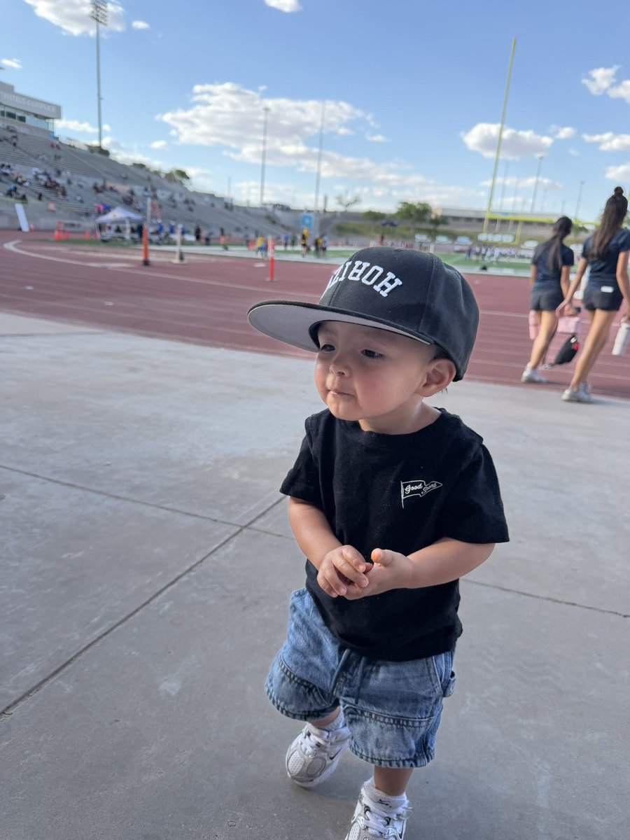 OJGarcia12's tweet image. Day 2 of the 2-5A District Track meet at the SAC! 
JJ with the appearance to rally our Scorpions! 
#RepTheH #ScorpionStrong