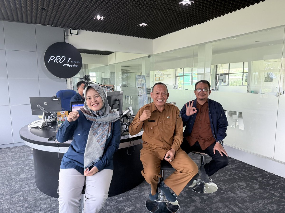 PatriaHidaat's tweet image. Menjadi narasumber bicara soal beasiswa dialokasikan Pemprov kepri di RRI Tanjungpinang. Beasiswa yany diberikan terlalu kecil karena per orang dapat 2,5 juta rupiah. Semoga tahun depan ditambah lebih besar. #beasiswa