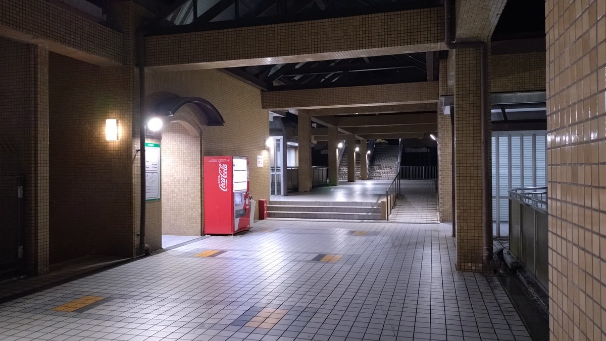 Yu_since1998's tweet image. #liminalspace
二点透視右より構図ばっかやん