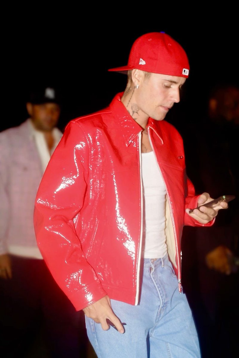 Justin Bieber Charts tweet media