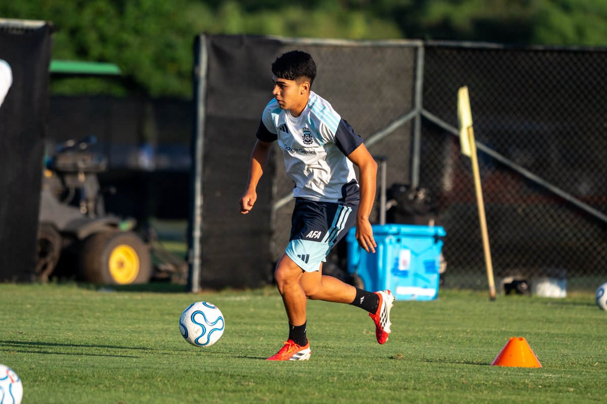 Argentina's tweet image. #ConmebolSub17 🔜 Mañana, desde las 20.00, 🆚 #Brasil 💪🏻 

📝 shorturl.at/bEHQs