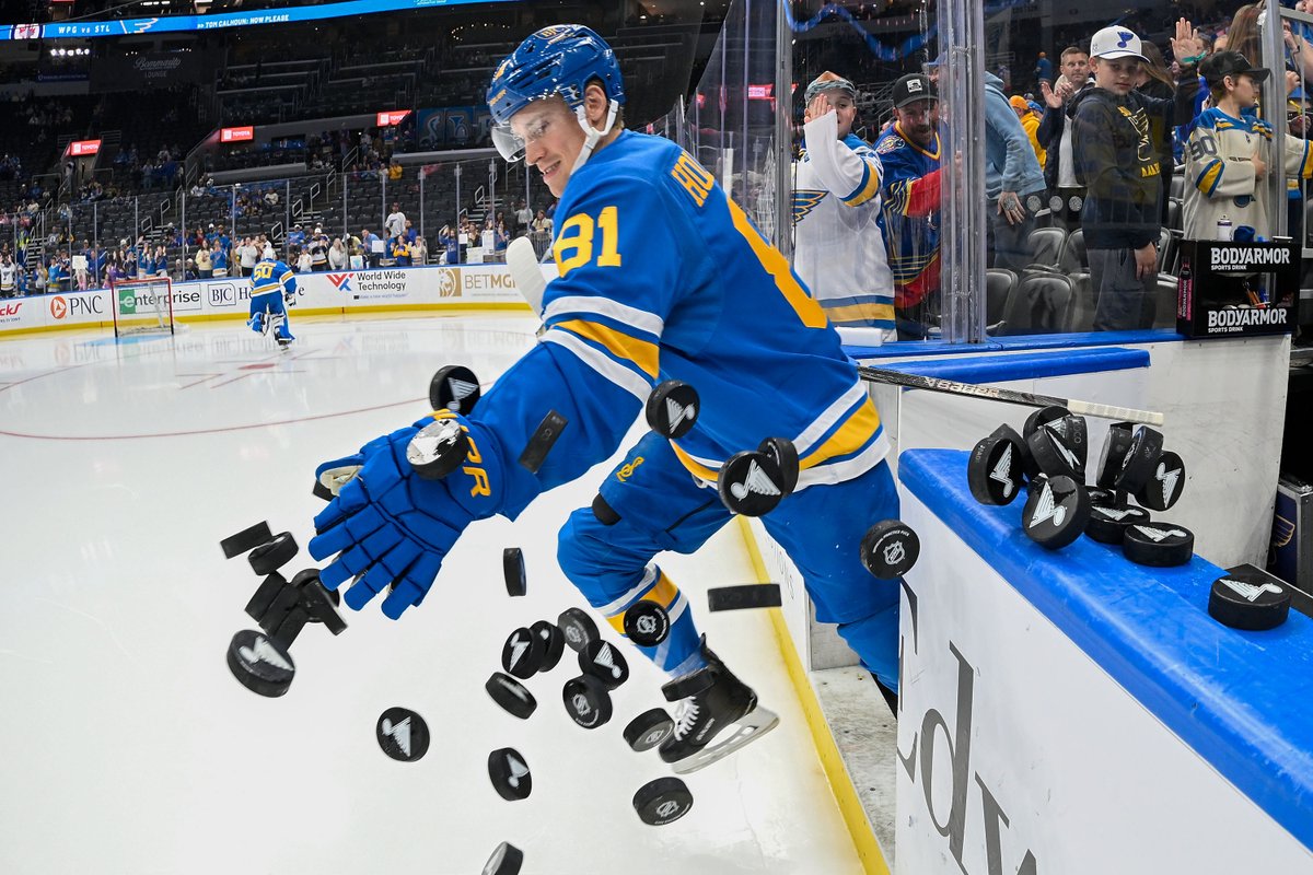 StLouisBlues's tweet image. 🗣️ Showtime in STL

Watch Blues vs. Jets now on @FanDuelSN_MW or listen on @101espn and the Blues App. #stlblues