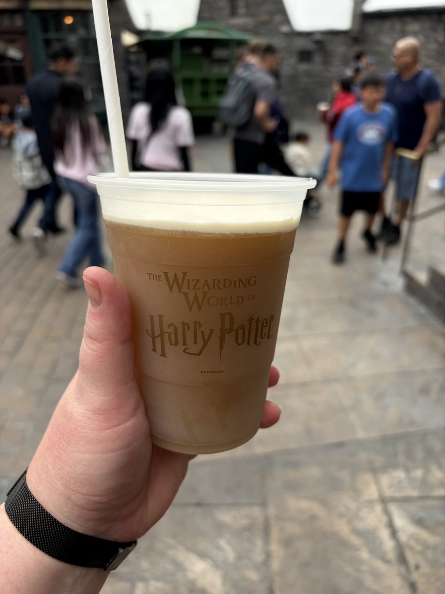 hufflepuffcrazy's tweet photo. Frozen butterbeer is awesome. https://t.co/UiJNFN91tu