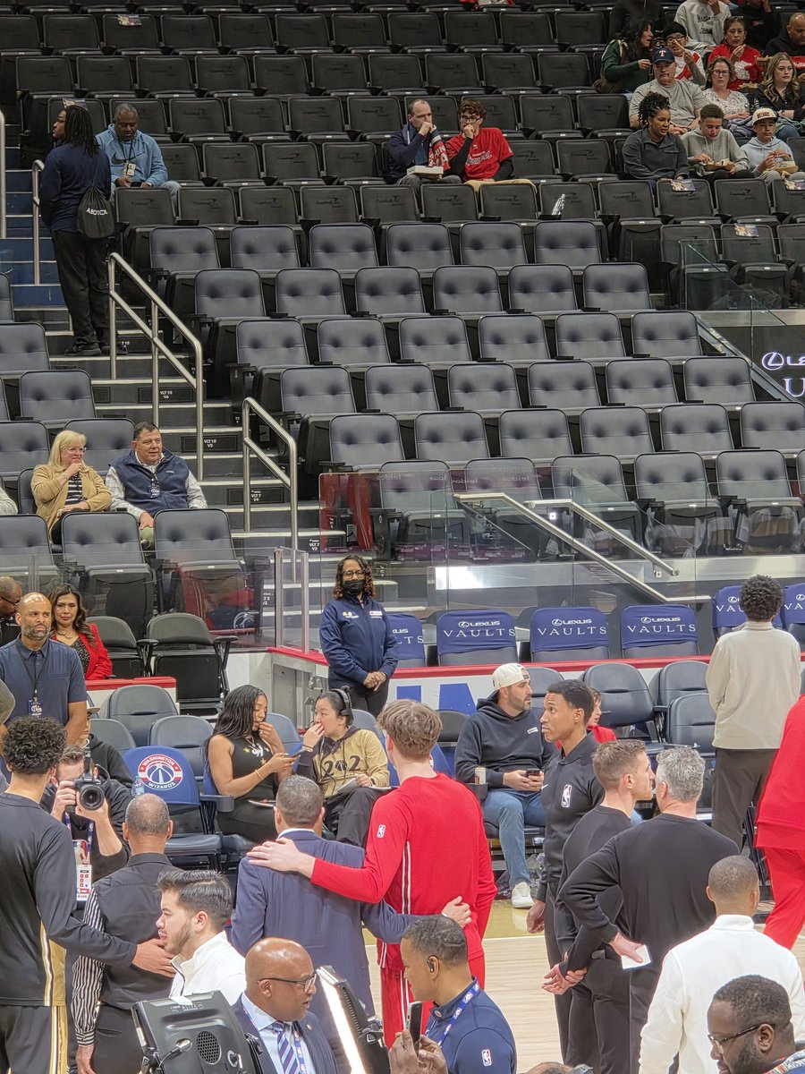 Local celebrity sighting at the Bulls game in DC tonight. <a href="/wmataGM/">Randy Clarke</a> seems like a #chicagobulls fan too, is it because of the  El? 🚇🐂