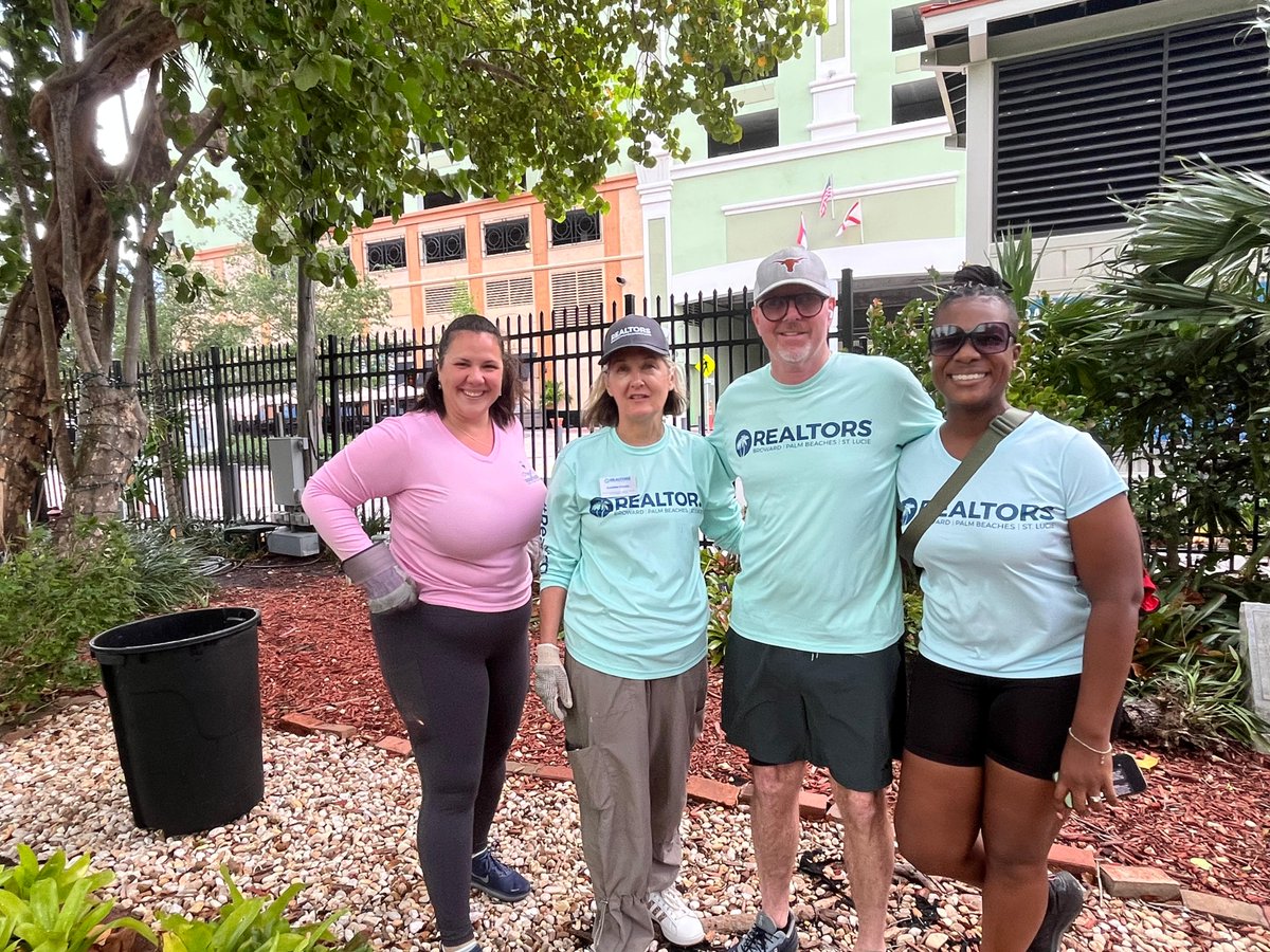MiamiMoish's tweet photo. Doing what we can to help the Stranahan House get ready for the Pineapple Jam!

This is the oldest home in Broward County, if you have not been. i recommend a visit!

#realtorscare #rworld #miamimoish #givingback #browardoutreachcommittee #StranahanHouse #browardhistory https://t.co/LWOa7jrPqC