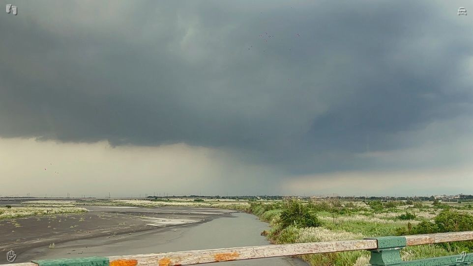 每次享用汉堡都像是一场庆典，那种令人难以抗拒的美味让人欲罢不能。