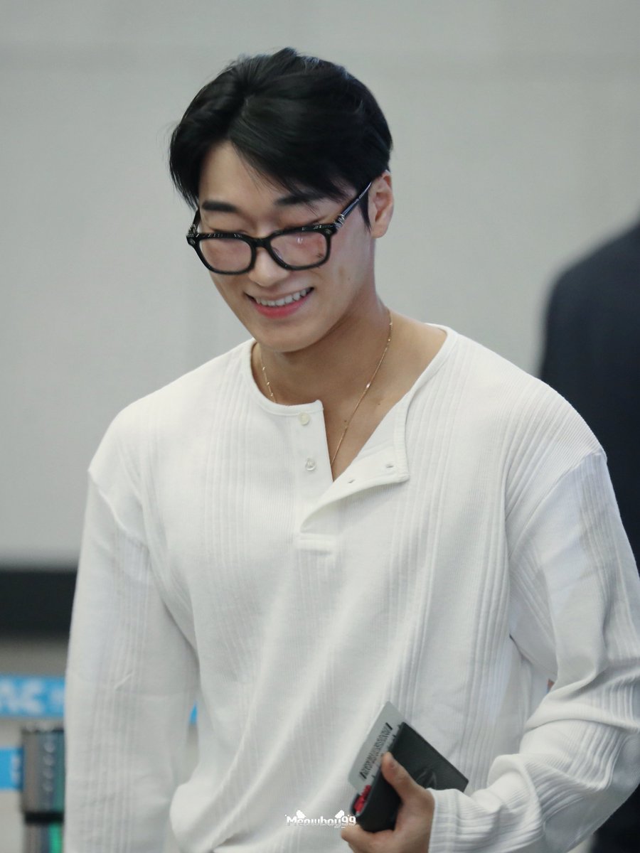 meowboy_99's tweet image. 260410 출국 
( ˆ ̳◝ ·̫ ◜ ̳ˆ )
#에이티즈 #ATEEZ #산 #최산 #SAN