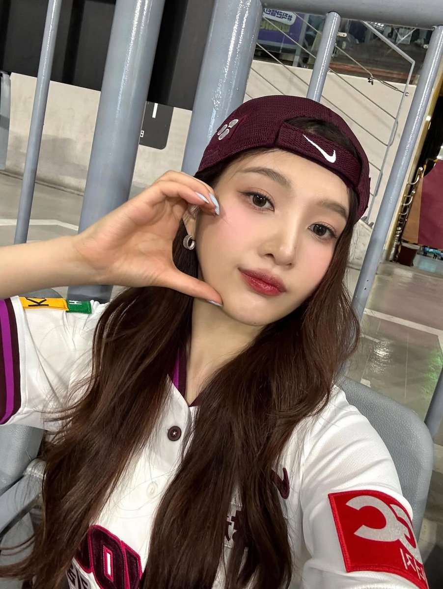 DC_JOY_'s tweet image. 260410 금요일 조이 스케줄🗓️💚

18:30 키움 히어로즈 홈경기 (vs 롯데
자이언츠) 시구 ⚾️🏟️

23:10 나혼자산다 패널📺💚

#조이 #JOY @RVsmtown