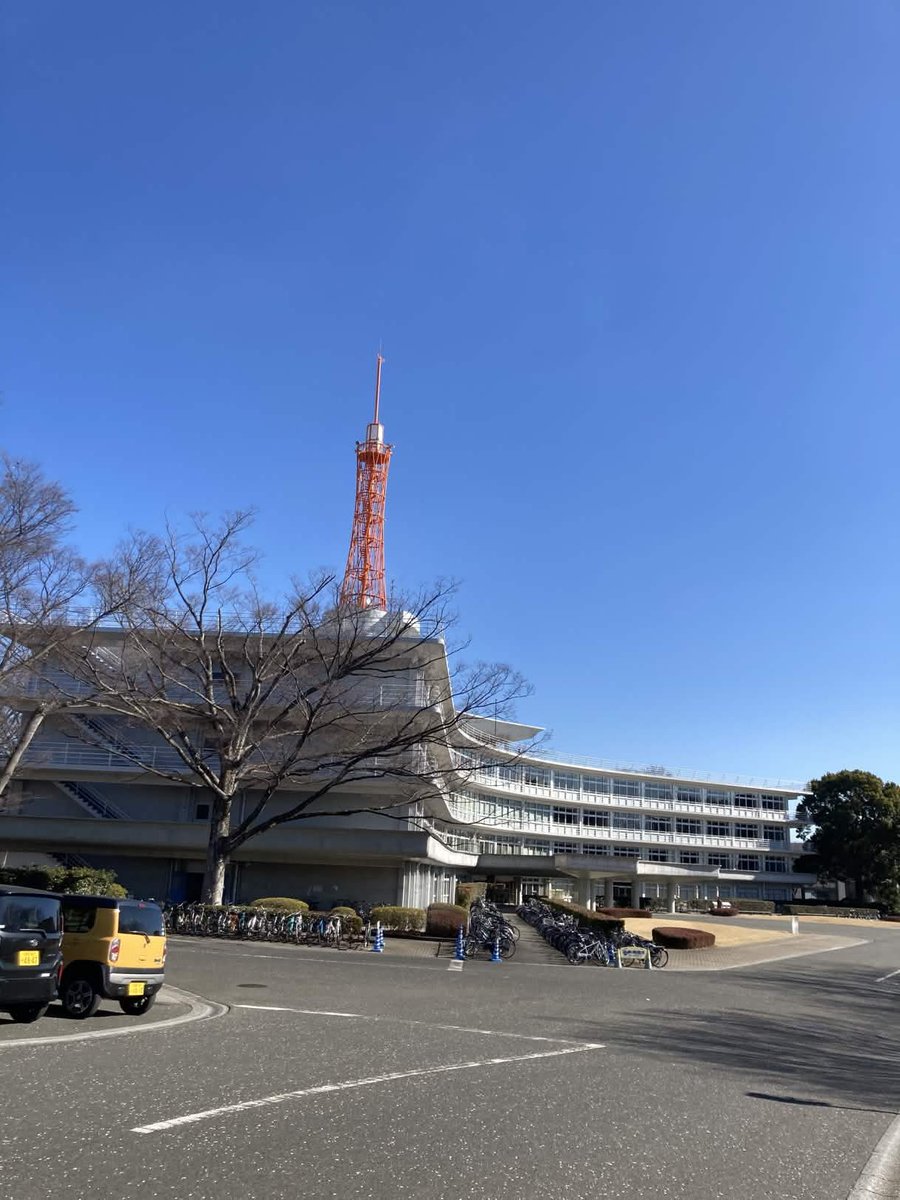 本日初回活動日です!!
是非1B303にお越しください!!
1号館はラジオ塔の立ってるとこです!!
皆様のお越しをお待ちしております!