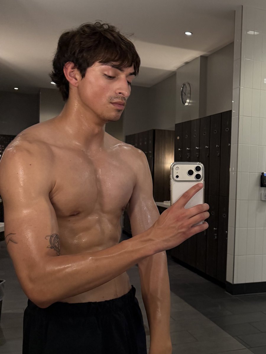 oxcarxavierxx's tweet photo. https://t.co/V8HDqUAUPD