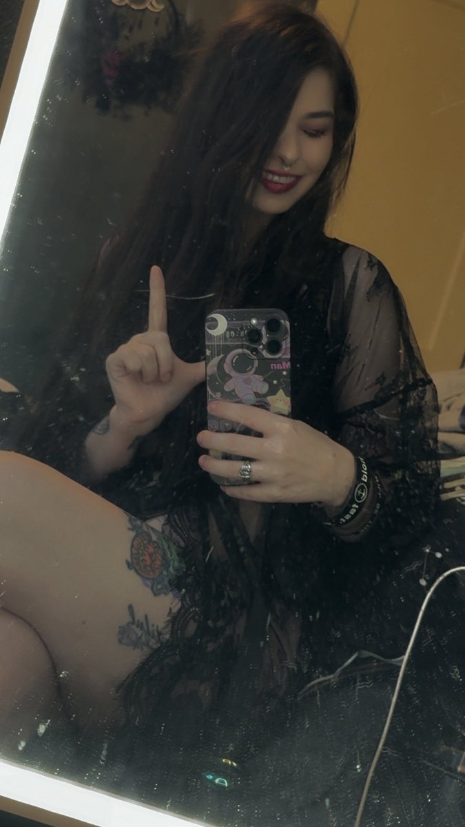 unholyophelia's tweet photo. ❀ Welcome, step inside, and get entangled in my garden of chaos. ❀ 

#Findom #FinGoddess #Goddess #Finsub https://t.co/yTP8xk4Lkw