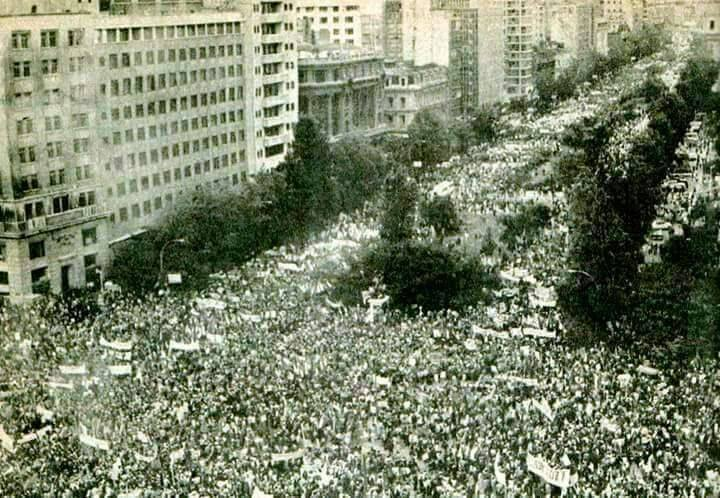 Santiago de Chile, Alameda de las Delicias... celebración popular del triunfo de Salvador Allende (sábado 5 de septiembre de 1970, la que se estimó en UN MILLÓN de personas)