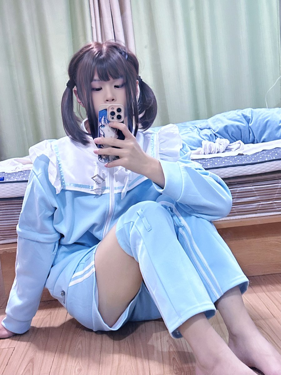 怜月lazy tweet media