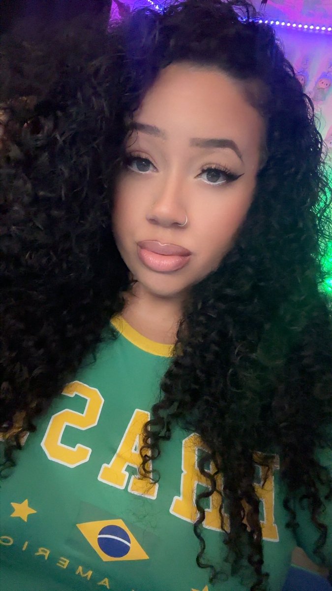 Live trying out this #InvincibleVS beta 💚