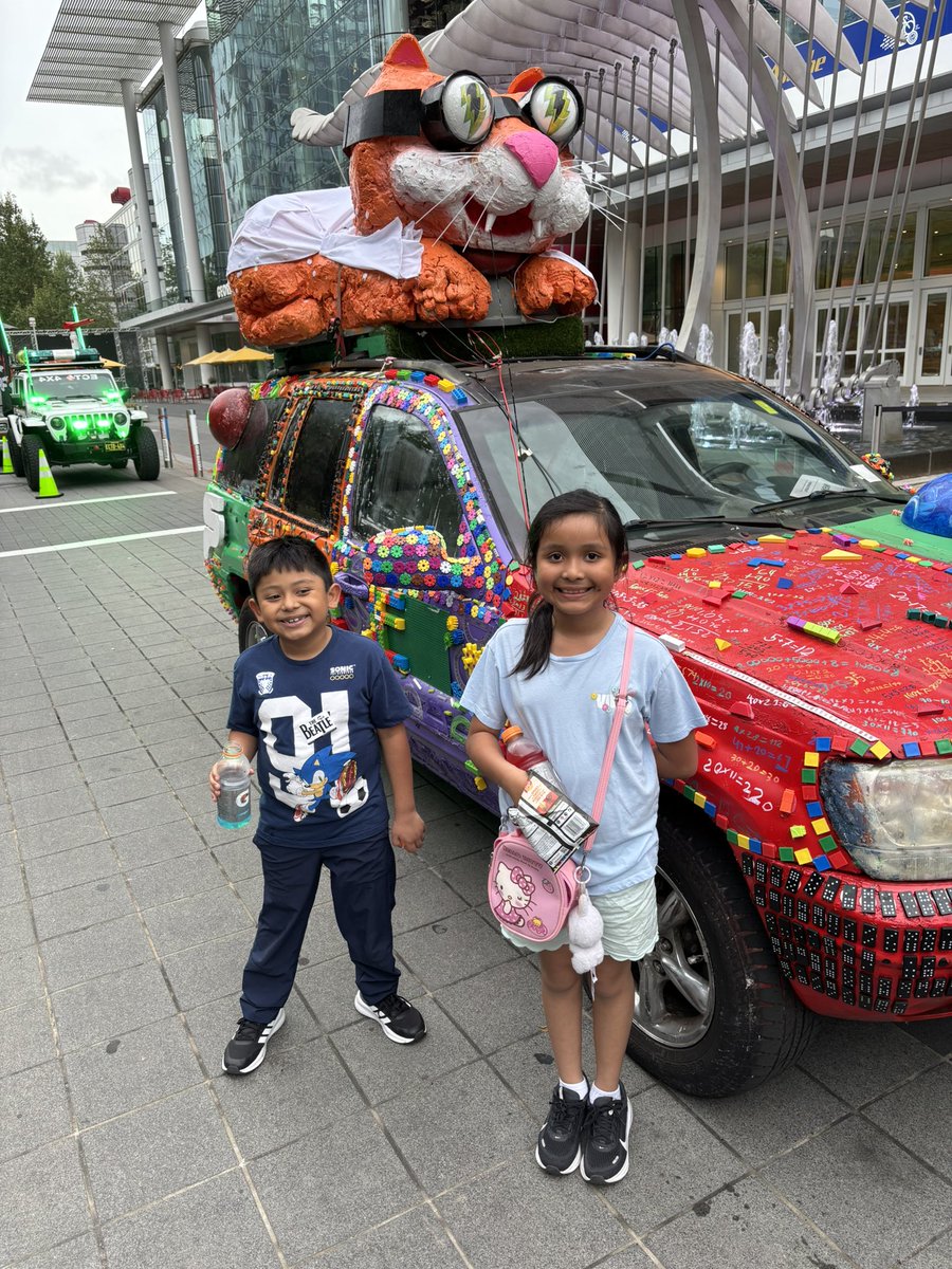 REDSTEM_Magnet's tweet photo. This afternoon, Red’s art car with Ms. Andrews and Mr. Venters traveled to Discovery Green to join the other entries in this year‘s parade. There was plenty of excitement as some of our scholars turned out to cheer our entry on.
@REDSTEM_Magnet
#TeamRedSTEM
@HoustonISD https://t.co/03shWBgf19