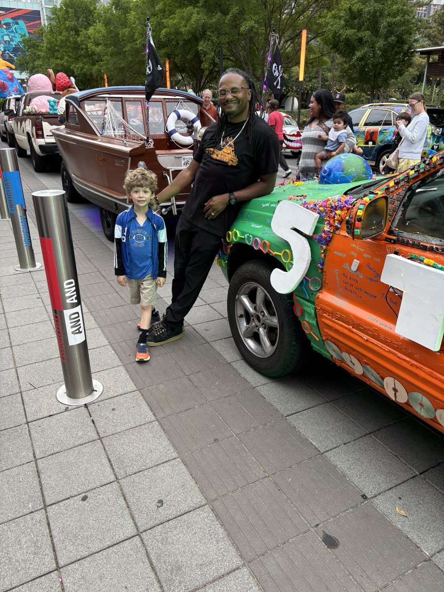 REDSTEM_Magnet's tweet photo. This afternoon, Red’s art car with Ms. Andrews and Mr. Venters traveled to Discovery Green to join the other entries in this year‘s parade. There was plenty of excitement as some of our scholars turned out to cheer our entry on.
@REDSTEM_Magnet
#TeamRedSTEM
@HoustonISD https://t.co/03shWBgf19