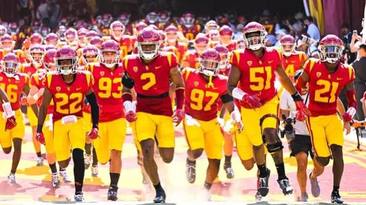 FCRecruits's tweet photo. The Home Of Recruiting ‼️

C/o 27, 28 &amp; 29 ! If You Are Interested In Being Recruited By The University If Southern California ( @uscfb ) Please COMMENT film, RETWEET &amp; DM us. We Are Sending Over Playmakers For Evaluation Now. https://t.co/nQTKd9tcV3