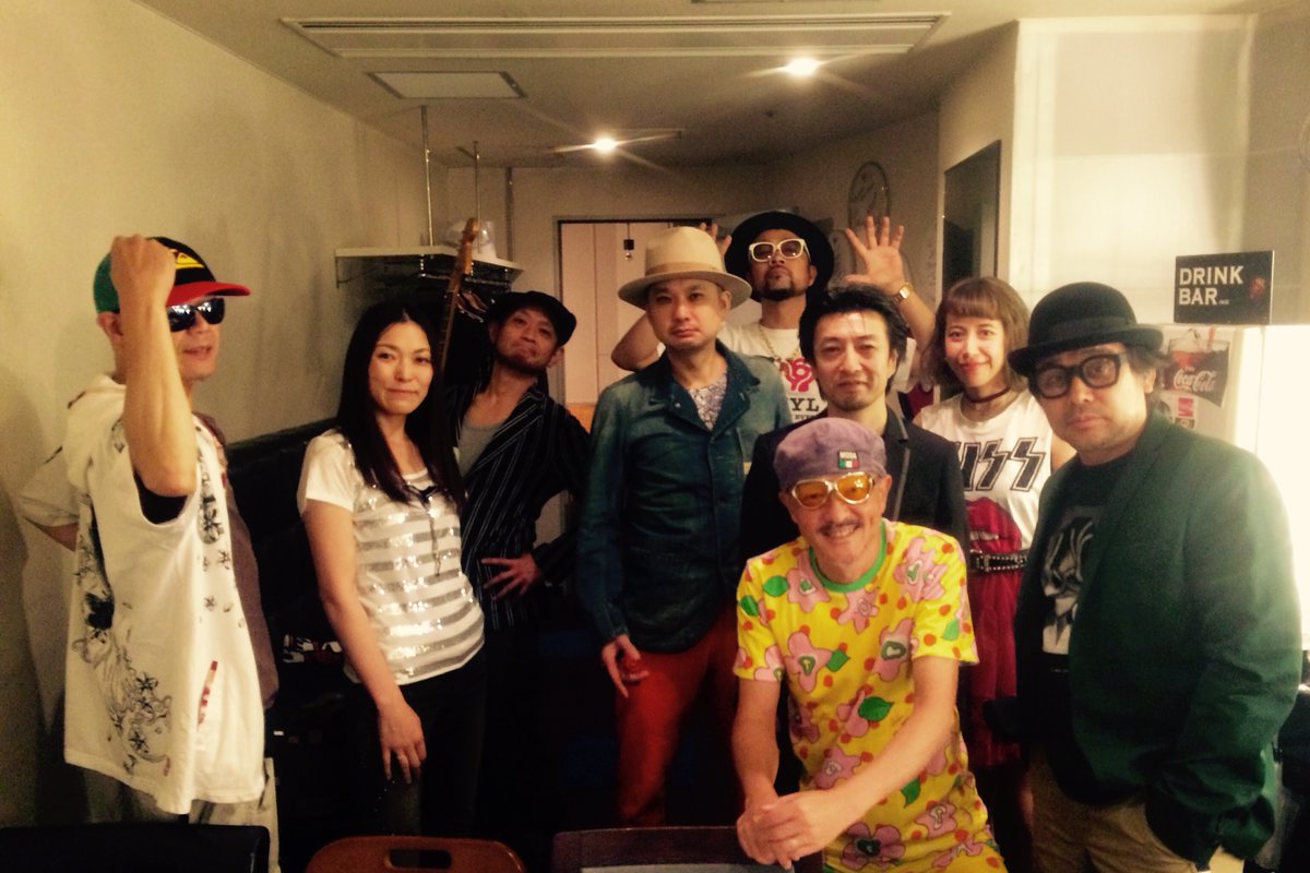 来週は名古屋、大阪、そして岡山でFLYING KIDSのライブがあります。
大阪は現9人体制でやった初めての場所でした。
会場は2016年9月のビルボードライブ大阪。
私、フセマン、中園、加藤、丸山に加え、
竹本一匹、宇賀まり、SWING-O、Elliが揃った日です。

竹本一匹は、
2011年5月に開催された「DEEP