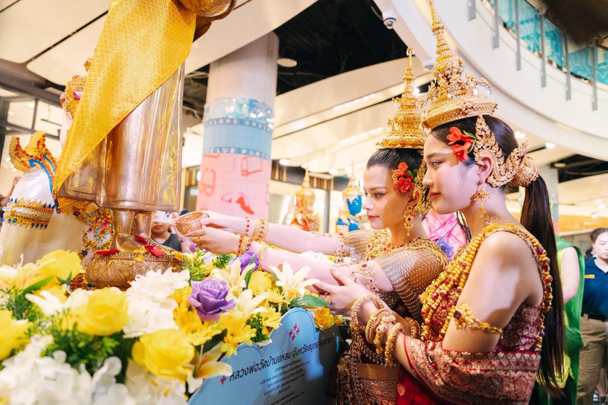 centralwOrld tweet media