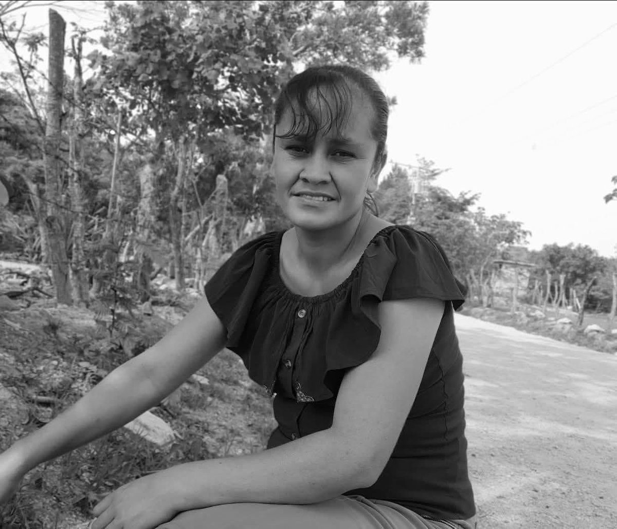 RBCNoticiasGT's tweet image. #Jutiapa | Mujer asesinada cuando llevaba almuerzo a su esposo en Comapa

Hoy fue localizada sin vida Mabel Chinchilla Sarceño, de 33 años, en un terreno baldío del caserío El Anonito, municipio de Comapa.

Según reportes, la víctima se dirigía a llevarle el almuerzo a su esposo