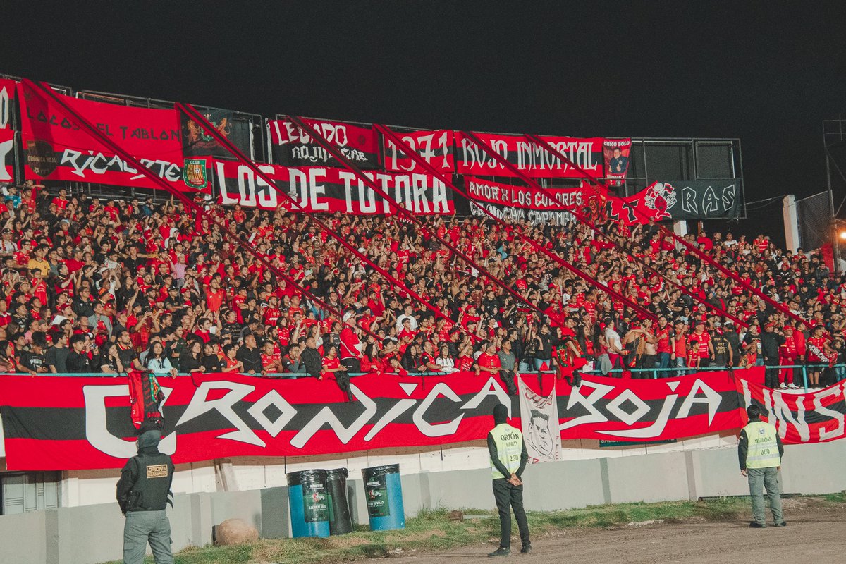 CronicaRojaCR's tweet photo. Pasatela de la barra en la Sudamericana la tarde de ayer, con el apoyo de la hinchada los 3 puntos se quedaron en casa.

Nos vemos el domingo y preparamos maletas que la banda se va para Argentina.

Cronica Roja 
Un Solo Puño https://t.co/WbvIedjPvE