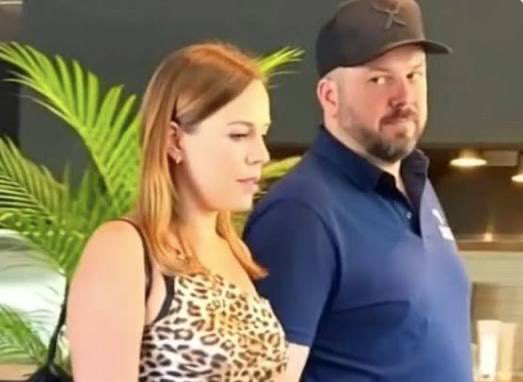 No vaya a ser que le recordemos a todos quienes eran los amigos de <a href="/Cami_FloresO/">Camila Flores Oporto 🇨🇱</a>. Aquí dos ilustres que andan calladitos: 

<a href="/Jou_Kaiser/">Johannes Kaiser</a> y Crespo