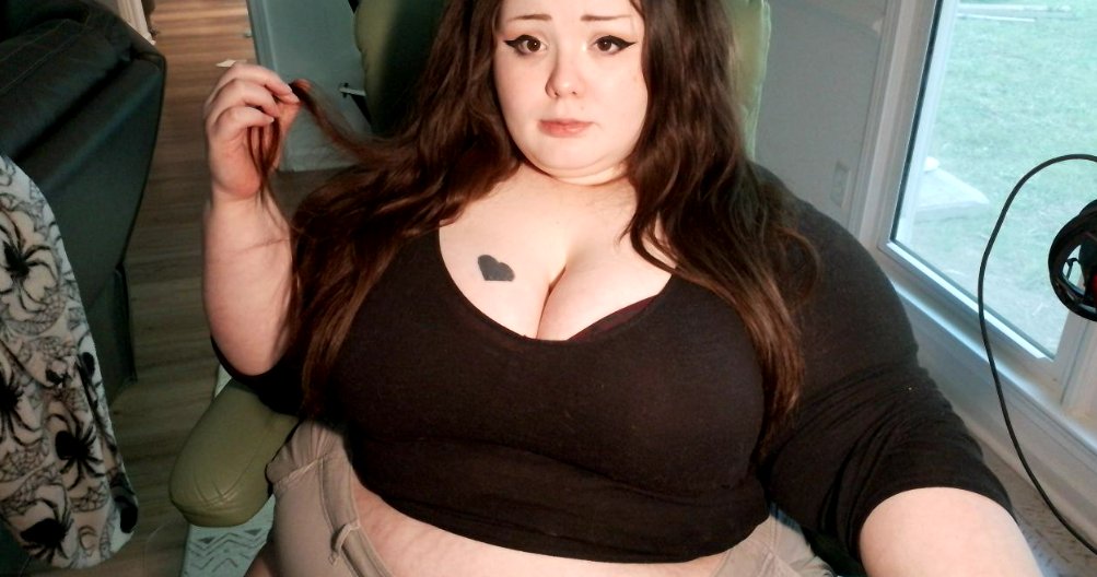 Ella tweet media