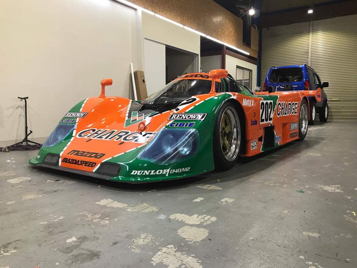 motyslub's tweet photo. その後、Mazda767Bのモデルカーを渡されて、「このデザインでお願いします」とラッピング屋さんに無茶なお願いをして、無事に完成。
エピソード盛り沢山な車両です。 https://t.co/q2DqI6Z4Wz