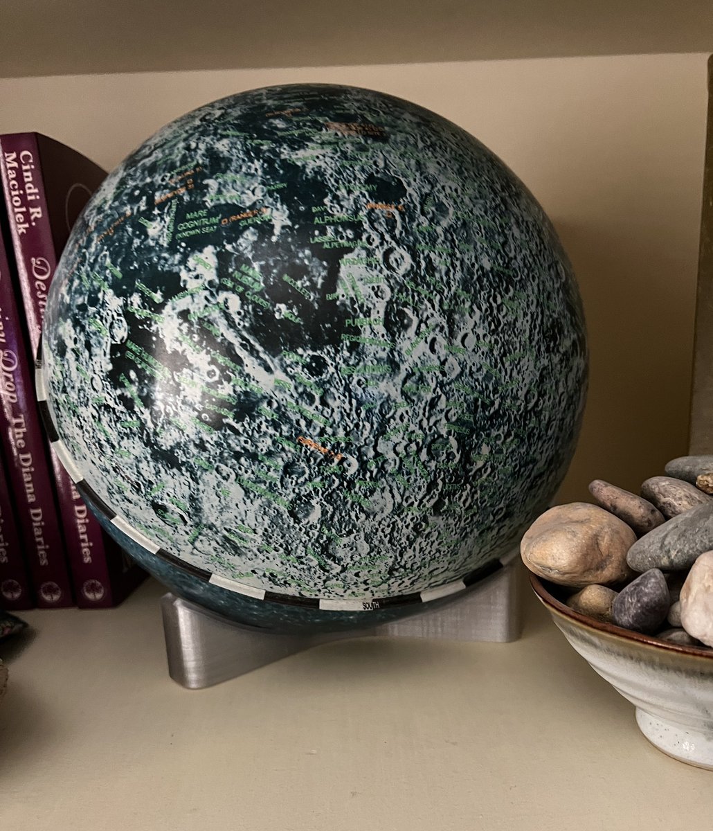 Found my Apollo-era moon globe just in time for this new era in space travel!

<a href="/NASAArtemis/">NASA Artemis</a> <a href="/NASA/">NASA</a> 
#moon #spacetravel #moonglobe