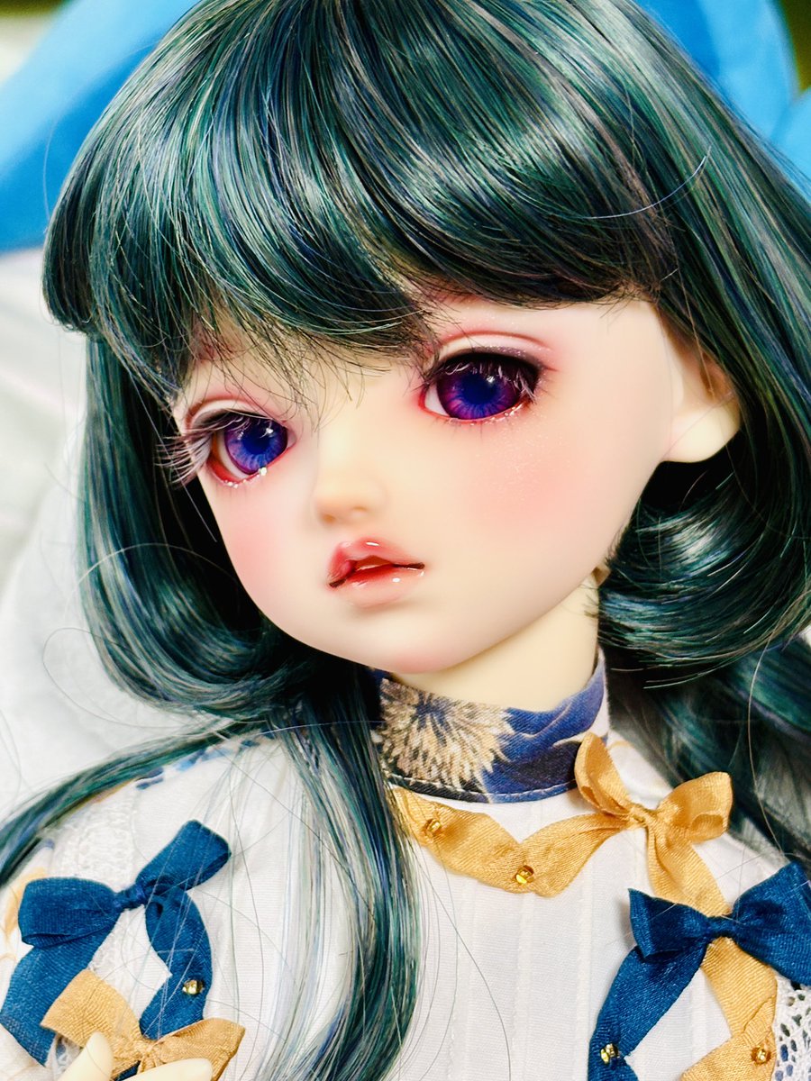 ルナのウィッグを変えました。
デフォルトはピンクの印象が強い子ですが、少しキリッとしたクールなカラーにしてみました。