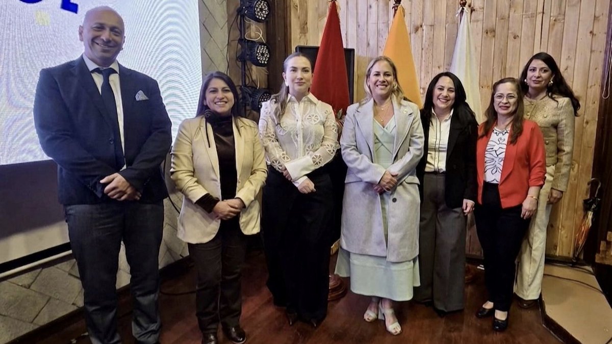 SRIoficialEc's tweet photo. ¡Gestión clara, resultados visibles!

@AlexaNavarreteR, directora general del SRI, asistió a la #RendiciónDeCuentasSRI 2025 de la Zonal 3 en Riobamba.

En este espacio se presentaron logros, avances y compromisos de la Administración Tributaria ante la ciudadanía.

🇪🇨 https://t.co/AAE4neNjKC