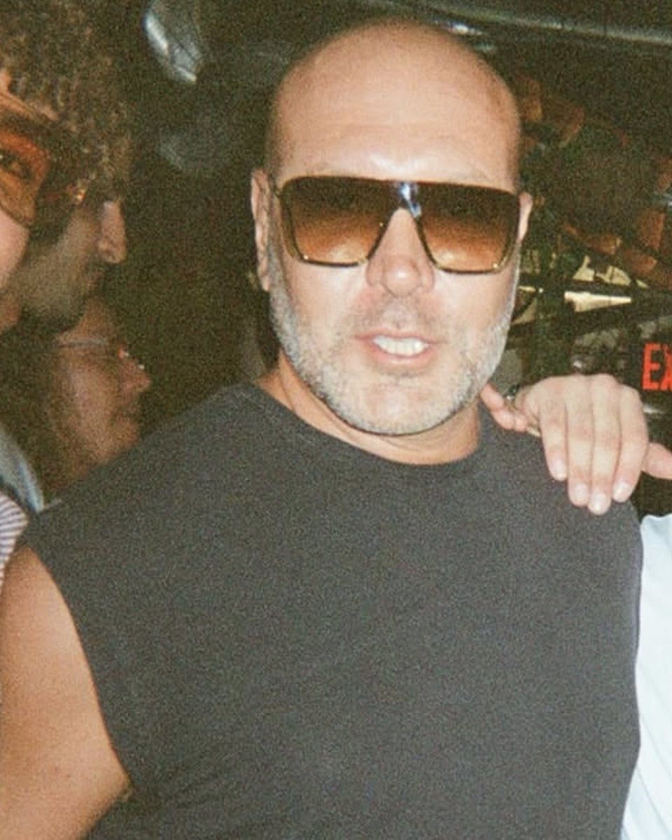 harlot de tits tweet media