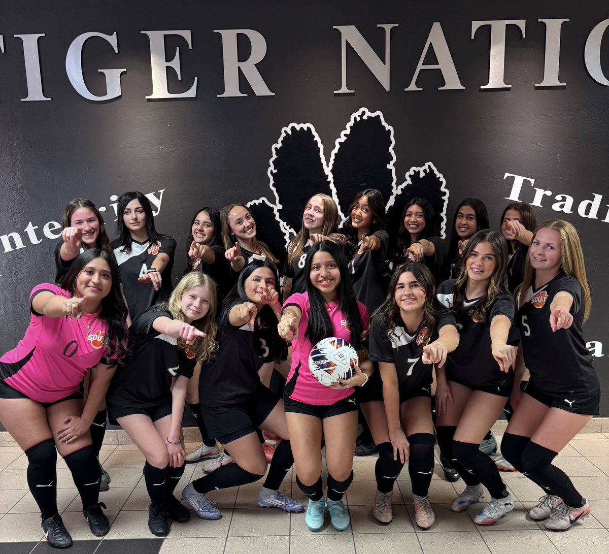 MrStaj3's tweet image. Reserves open DKC play with a 5-1 win over host STCE! Avery M and Liv S each with a brace..Alice with a single. After Tigers concede 1st goal of year, they score 3 unanswered to seal the victory! Another great team effort! #OpportUNITY #tigerproud @wwsouthsoccer @WWSathletics