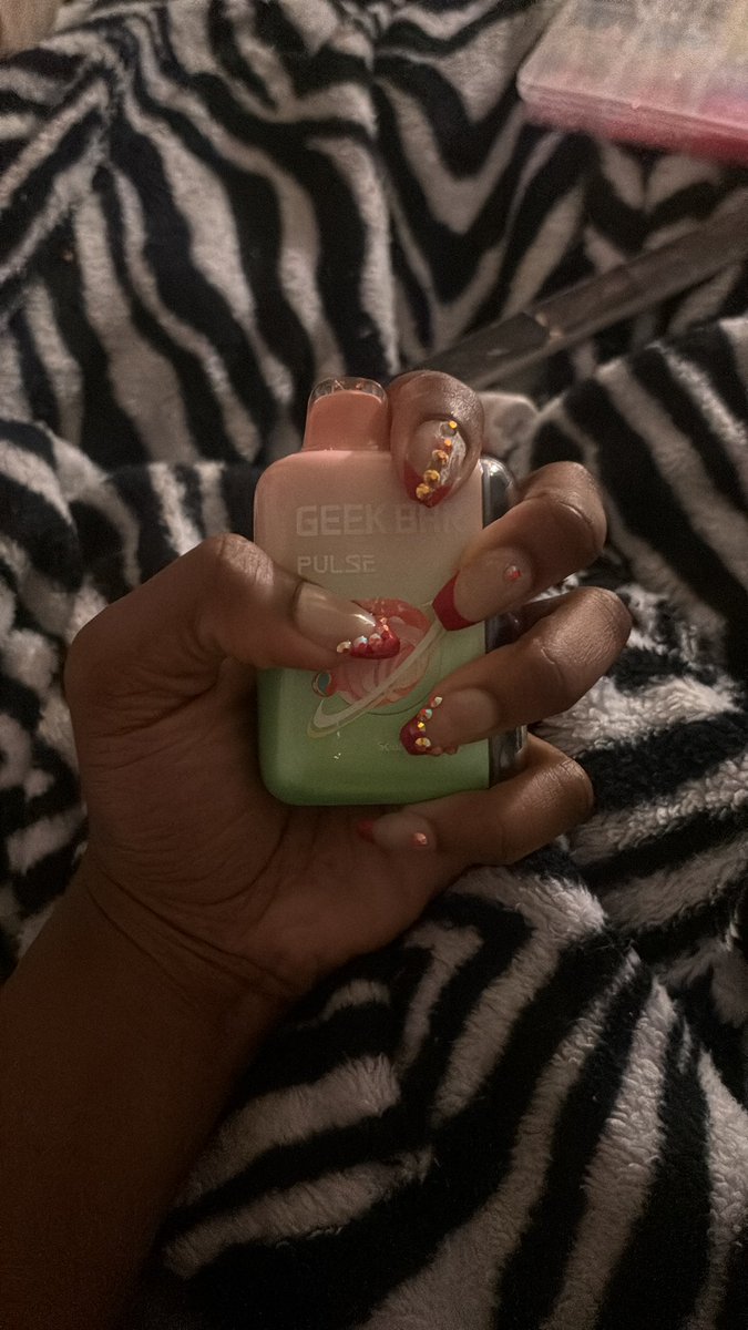 goddessruthh4's tweet photo. Did my nails #aesthetic #drugtwt #nicotine #geekbar #newnails #heythere https://t.co/YeCga5iJtp