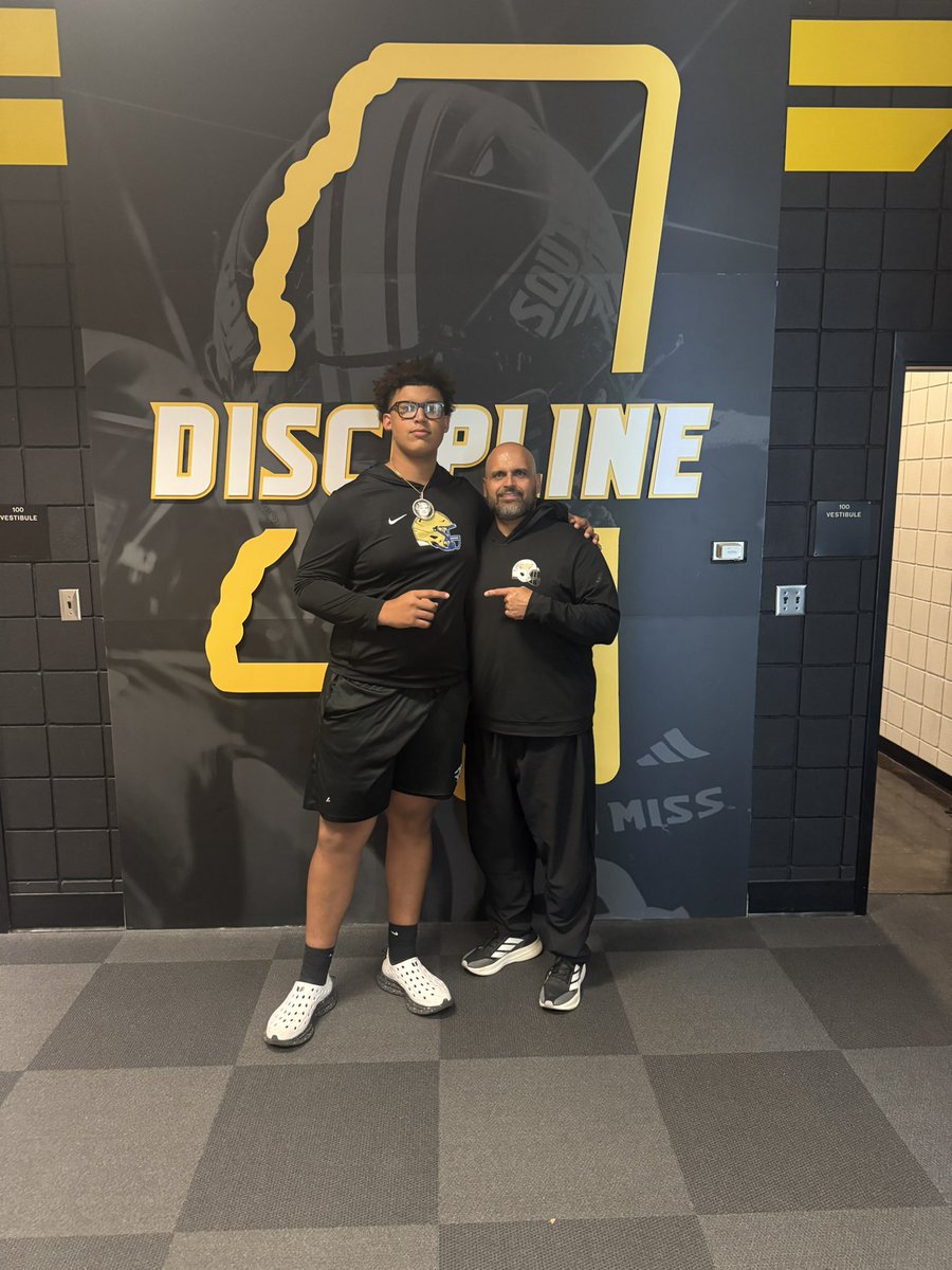 Keenonv2028's tweet photo. After a great visit and conversation with Coach Sean I am blessed to receive an Offer From The University of southern Mississippi!! @CoachSCoughlin @CoachWright72 @CoachReid99 @McEachernRecrui @ChadSimmons_ @TomLoy247 @on3recruits #TRIBEⓂ️ https://t.co/vlcIT20I0G