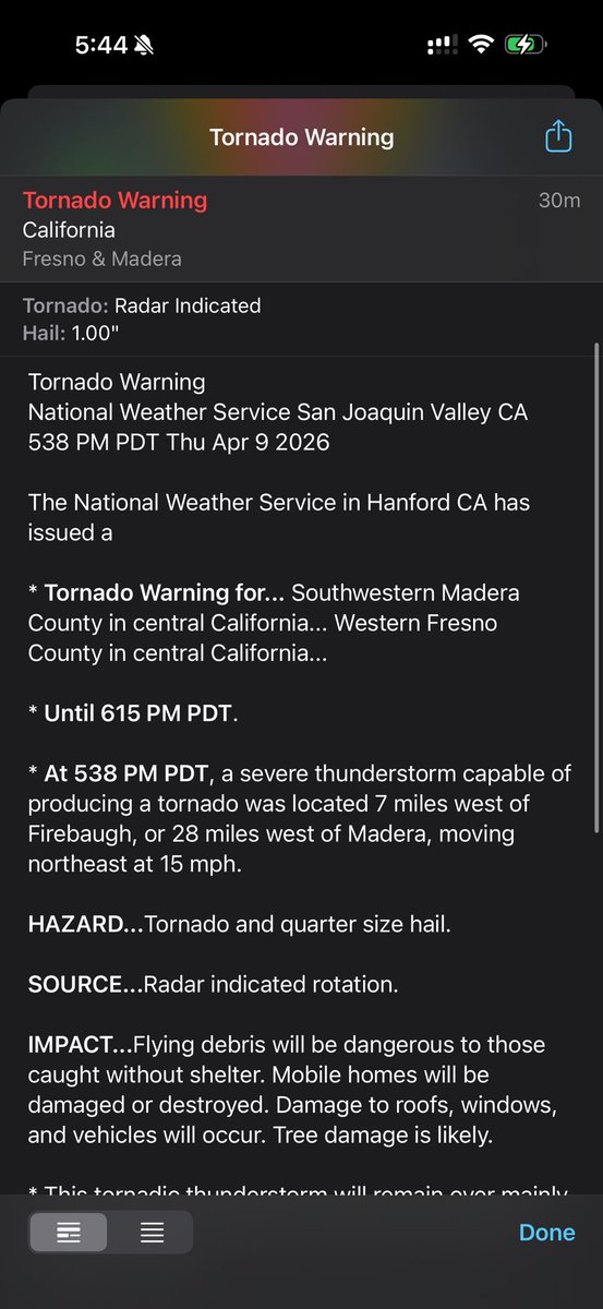 RobMayeda's tweet image. Tornado warning for this cell moving NE at 15mph near Firebaugh until 6:15 pm #CAwx 4/9/2026