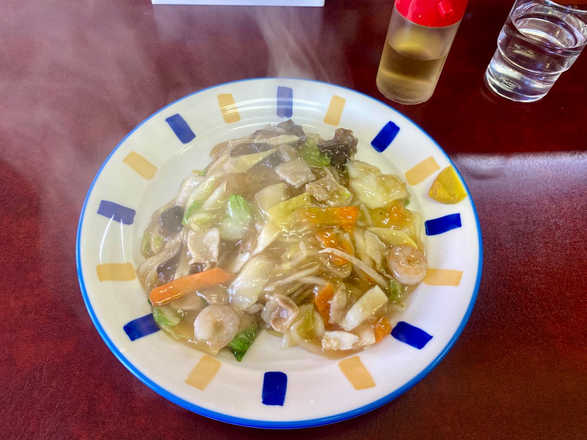 cozy772's tweet photo. げん吉
北海道札幌市北区太平十二条4-8-11 　店前３台🅿️あり
カウンター8席と小上がりテーブル２台の街のラーメン屋さん夫婦できりもりしてます。あんかけ焼きそばは麺に焦げ目を付けて熱々餡に酢とカラシで頂きました！
リピ確定！元気な母さんが対応してくれます
#札幌グルメ https://t.co/iOhwLmd2Ab